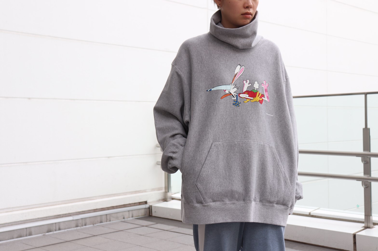 FACETASM ROGER RABBIT NECK SWEAT