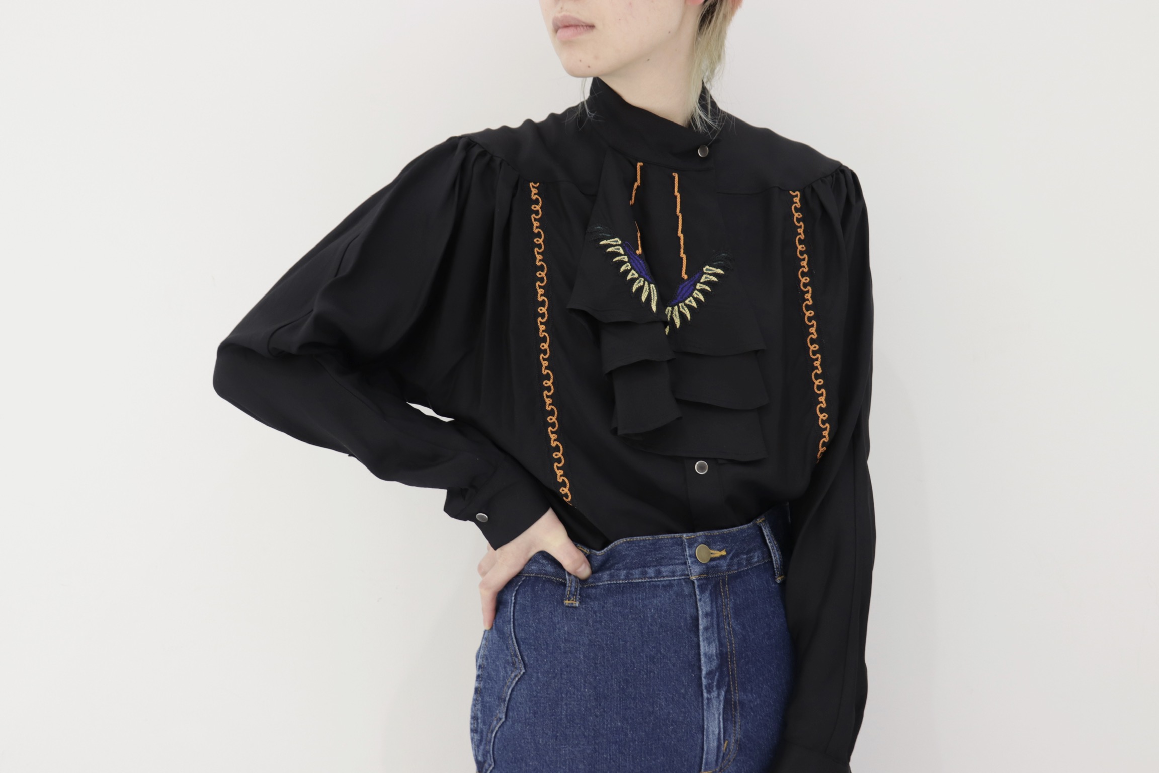 TOGA PULLA トーガプルラ silk embroidery blouse