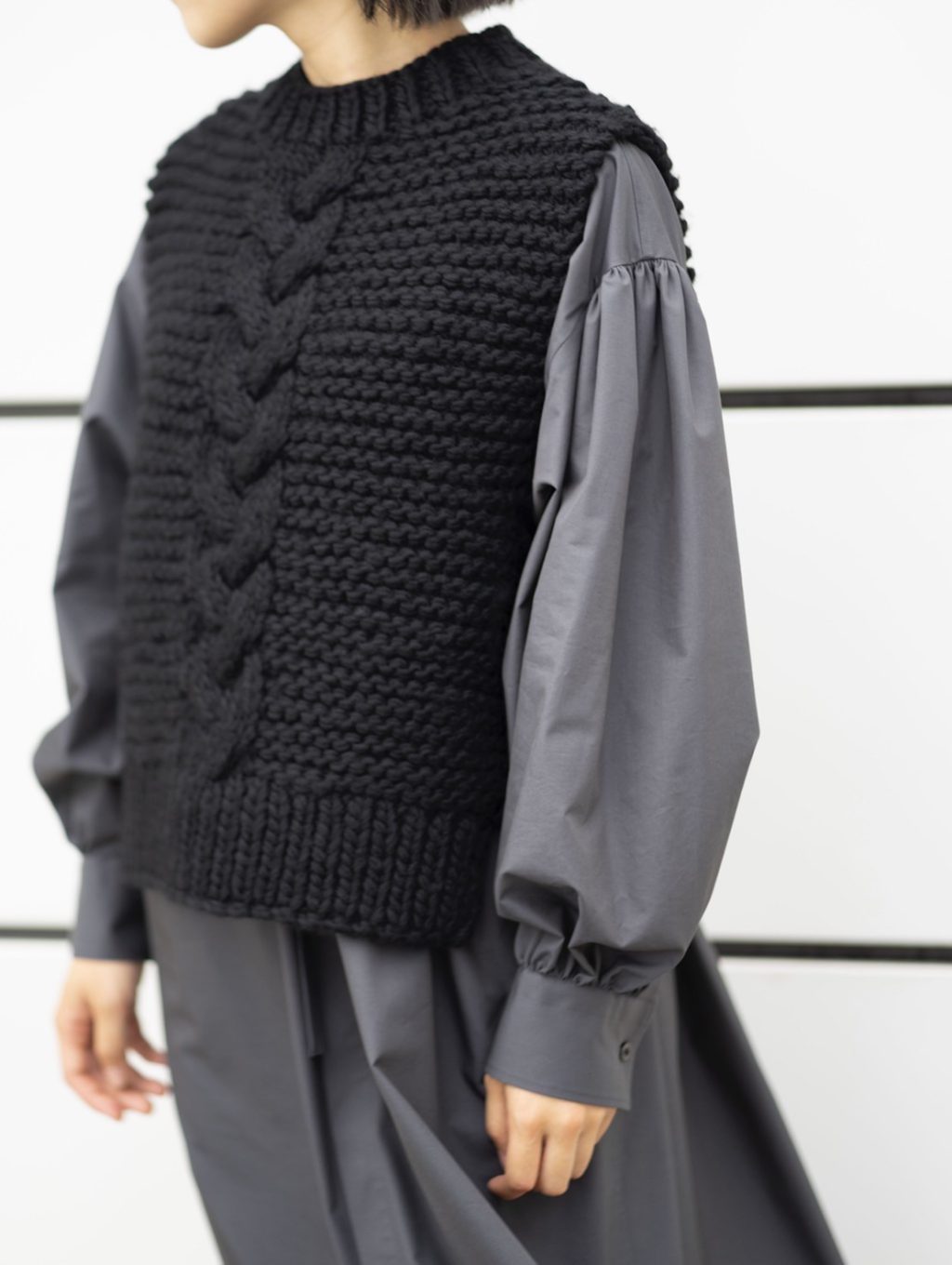 HYKE CABLE-KNIT CROPPED VEST ケーブルニットベスト