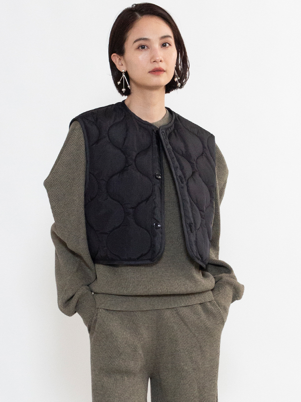 【HYKE】QUILTED CROPPED VEST 23A/W