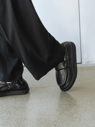 【美品】HYKE×BEAUTIFULSHOES ベアフットサンダル　ブラック HYKE×BEAUTIFUL SHOESのコラボモデル。「ベアフットサンダル」が